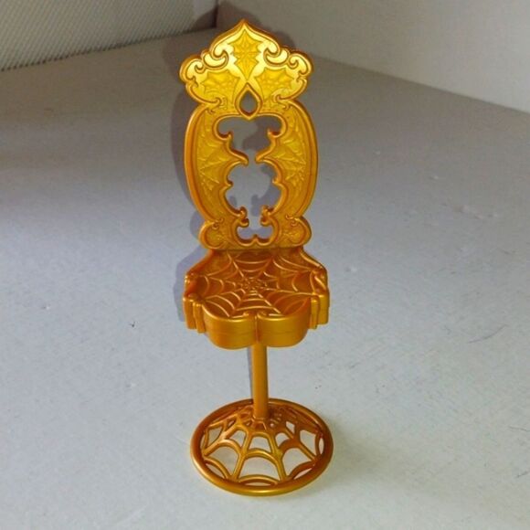 Monster High 13 Wishes Spectra's Gold Disc Jockey Booth & Turntables & Highchair - Picture 7 of 10